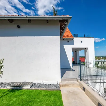 Apartmán 360 *